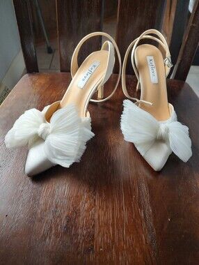 White Satin Tulle Pleated Pointed-Toe Strappy Stiletto Dress Sandal Size 7